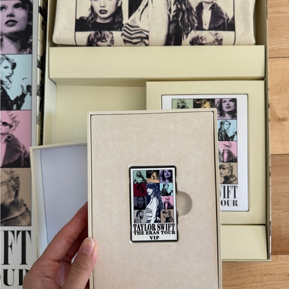 NEW Taylor Swift Eras Tour VIP Box - Picture 5 of 7